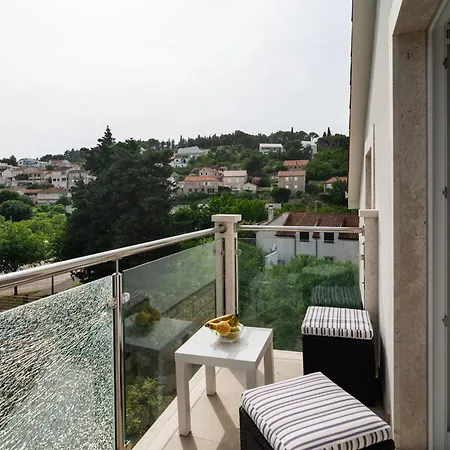 Daire Elegant With Balcony