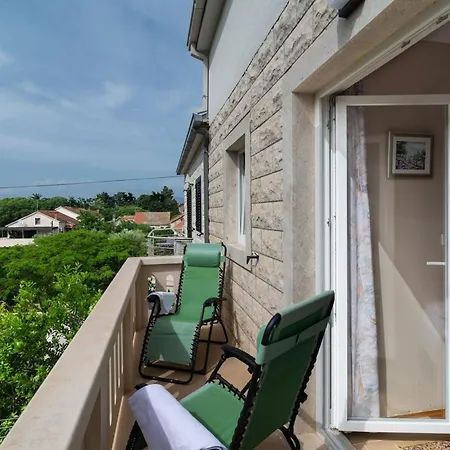Daire Elegant With Balcony Sutivan